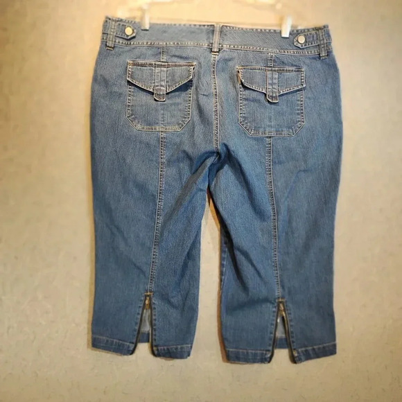 B.U.M. Women's Plus Stretch Denim Capri's in Size Plus 20 - Picture 6 of 13